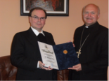 Der serbische Bischof Ladislav Menet (rechts) überreicht Prälat Dr. Bertram Meier die Sankt-Gerhard-Medaille. Der serbische Bischof Ladislav Menet (rechts) überreicht Prälat Dr. Bertram Meier die Sankt-Gerhard-Medaille.