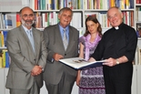 Engagiert für das Gelingen schulischer Inklusion im Bistum Augsburg: (v.l.) Bernhard Rößner, Robert Antretter, Dr. Kristina Roth, Weihbischof Dr. Dr. Anton Losinger. Engagiert für das Gelingen schulischer Inklusion im Bistum Augsburg: (v.l.) Bernhard Rößner, Robert Antretter, Dr. Kristina Roth, Weihbischof Dr. Dr. Anton Losinger.